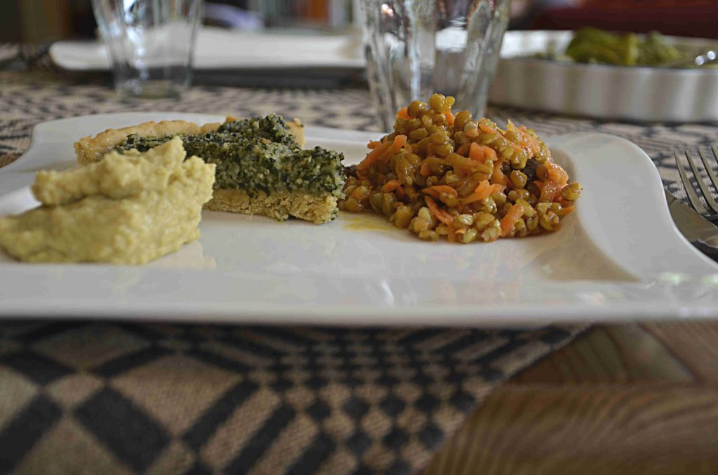 Vårmeny med veganska spenatpaj, citronkräm och matig sallad