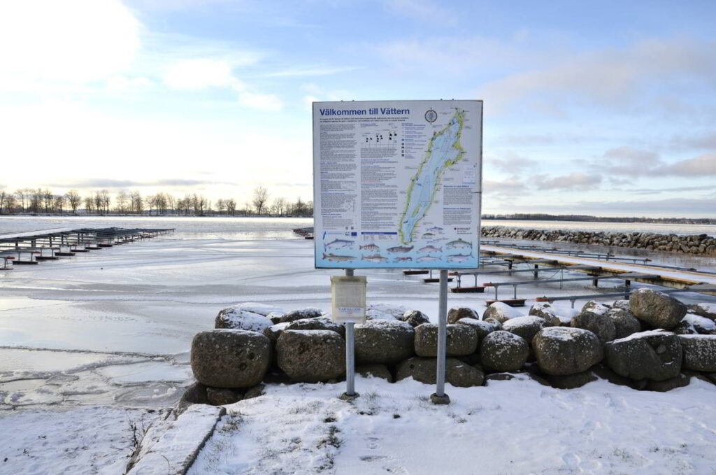 Vätterns fiskar. Bild på informationsskylt om fisk i Vättern. 