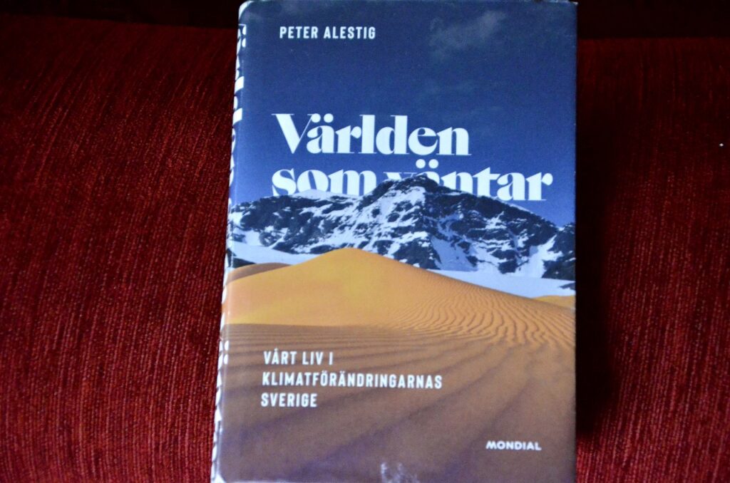 Världen som väntar, bild på Peter Alestigs bok. 