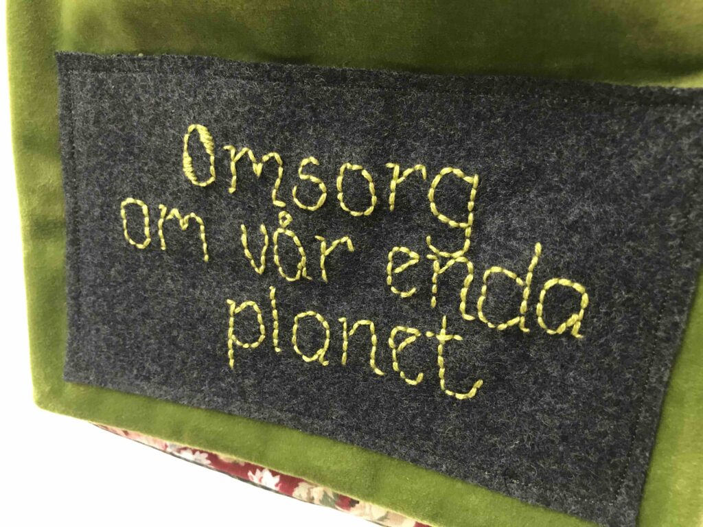 Hantverk för klimatet. Bild på craftivism.