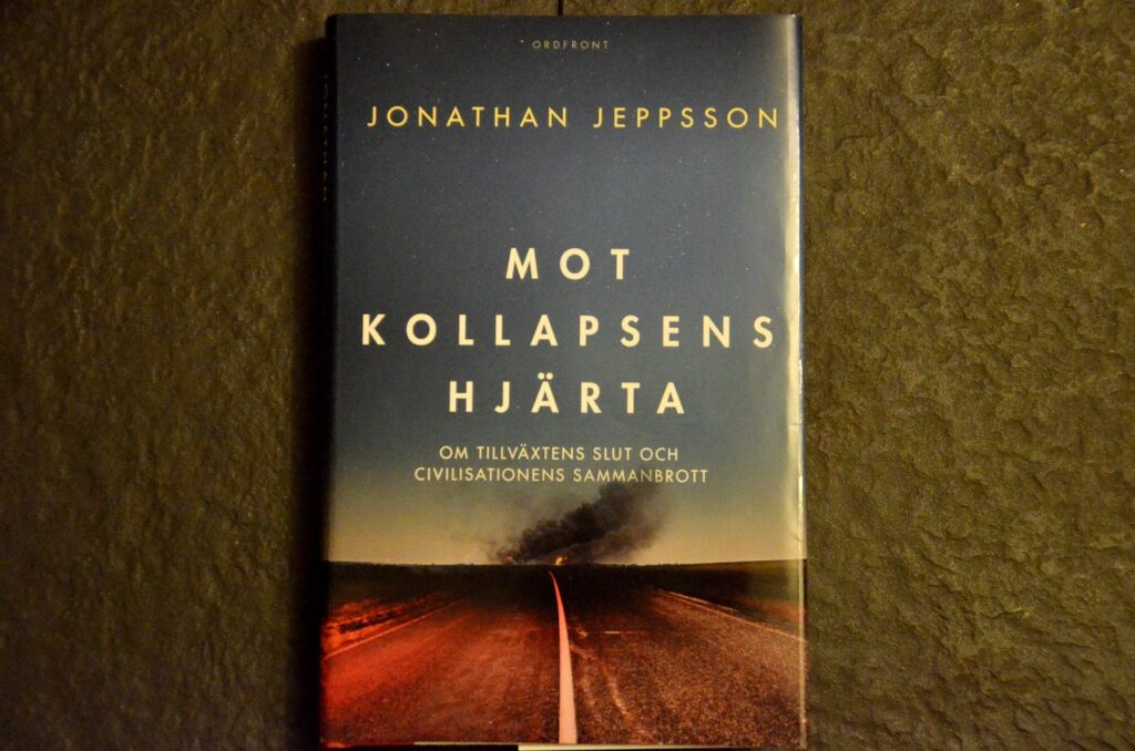 Mot kollapsens hjärta. Bild på Jonathan Jeppssons bok Mot kollapsens hjärta. 